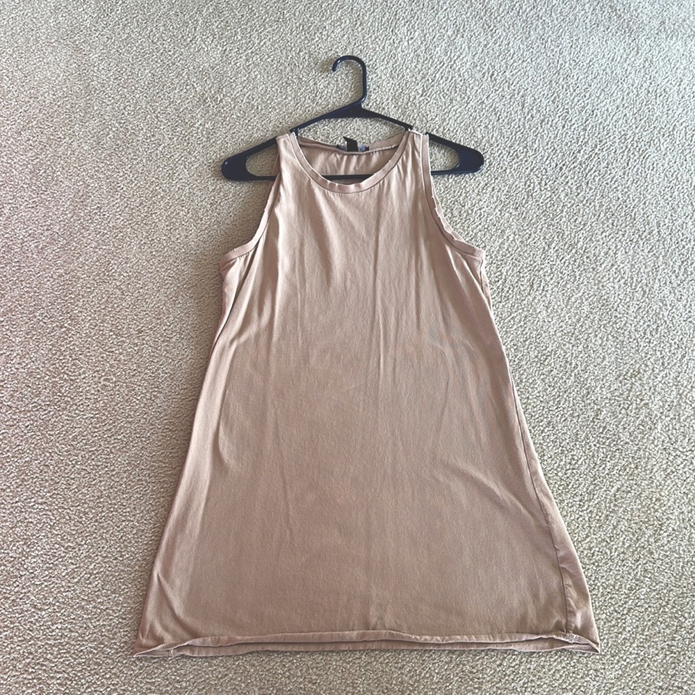 Cute beachy cover up dress! Only worn twice🐚